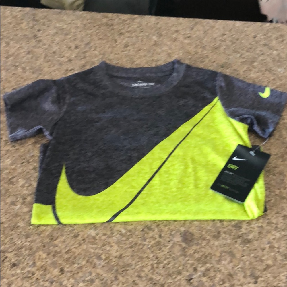 Dri--fit Nike youth boys size 5 t shirt